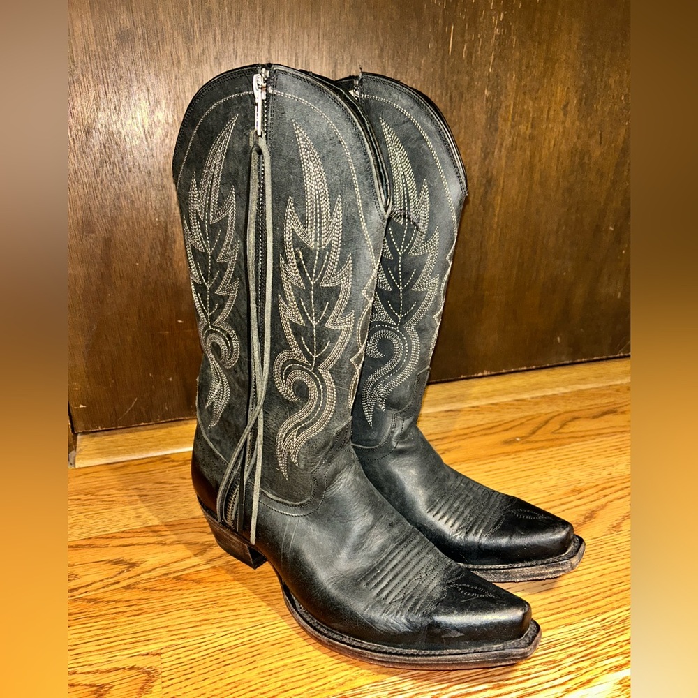 Black Western Cowboy Boots with Embroidered Design and Fringe